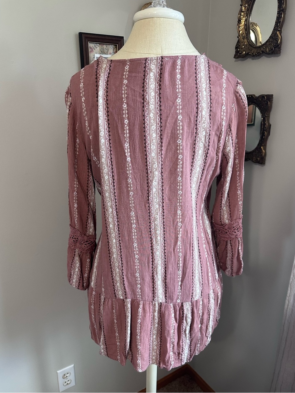 Blu Pepper Dusty Rose Crochet-Trim V-Neck Tunic - Picture 4 of 5